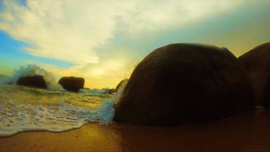 三亚海角天涯海滩岩石日落