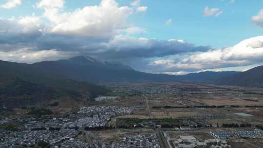 航拍云南丽江束河古镇4A景区