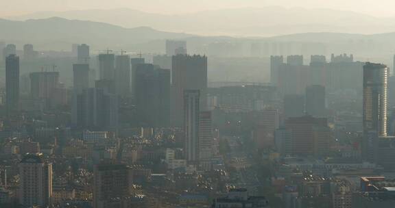 透过玻璃拍摄城市、氤氲天空1