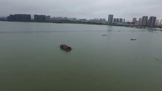 航拍武汉汤逊湖村洪水淹没房屋