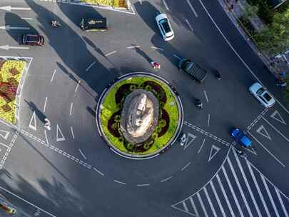 陕西省榆林古城地标骆驼路口车流航拍延时