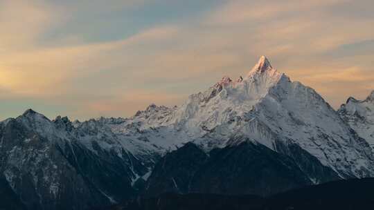 云南香格里拉梅里雪山飞来寺高空延时