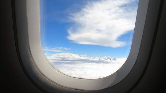 飞机窗口外云层视频素材模板下载