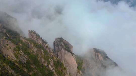 安徽省黄山风景区山峰云海航拍延时风景视频视频素材模板下载