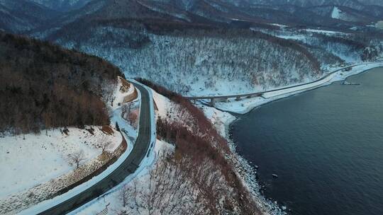 日本北海道知床半岛海岸线公路风光