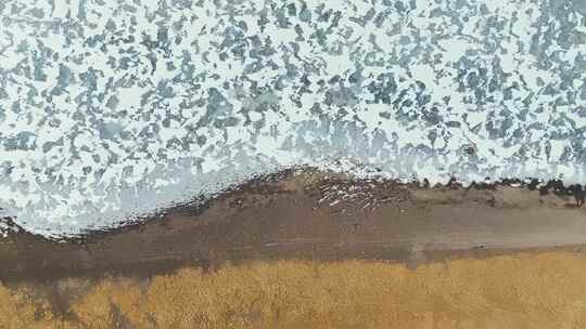 航拍冬季冰湖与草原