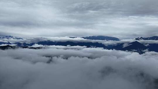 川西王岗坪景区航拍云海雪山壮丽风光