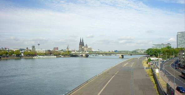 莱茵河和河上的大桥