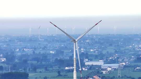 航拍风力发电风机水塘养殖田野绿色天空之境