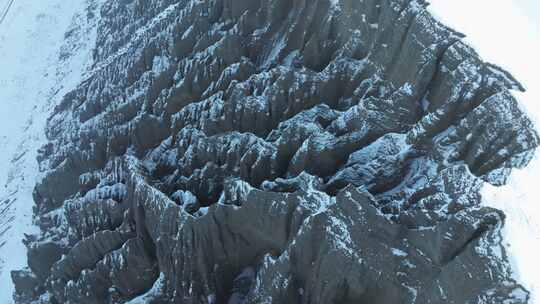 新疆北疆独山子大峡谷纹理雪山高空航拍