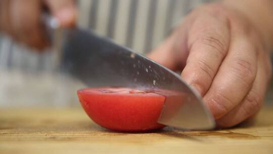 做菜切西红柿块