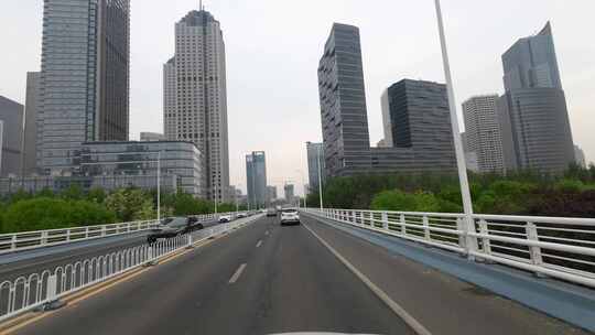 城市道路行驶 汽车窗外风景 第一视角开车