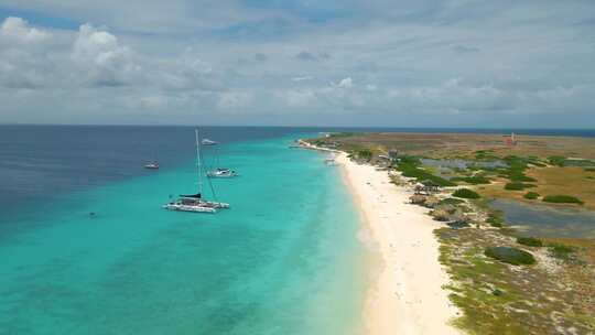 Klein Curacao翻译库拉索小岛以白雪上的一日游和浮潜之旅而闻名