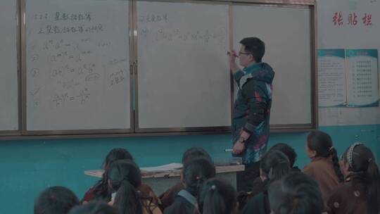 炉霍县初中生老师上课数学课视频素材模板下载