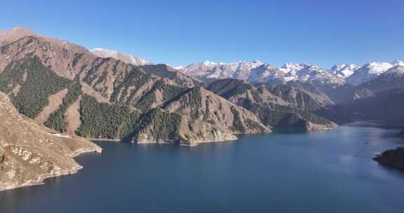 天山天池秋景航拍