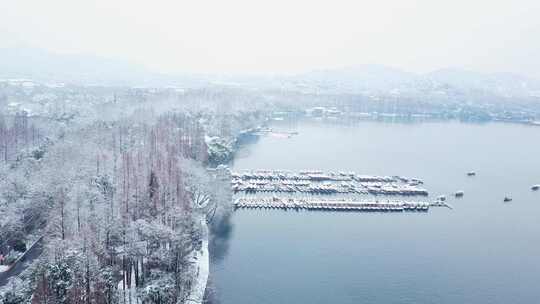 杭州西湖雪景杨公堤雪景浙江雪景游船码头