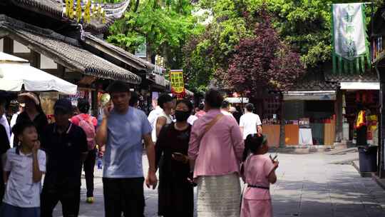 成都锦里古街走路第一视角路上行人街景人流