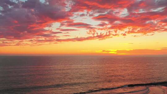 海边日落夕阳火烧云唯美航拍