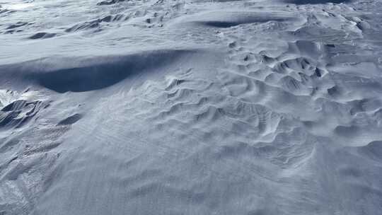 雪地寒风凛冽自然景观特写