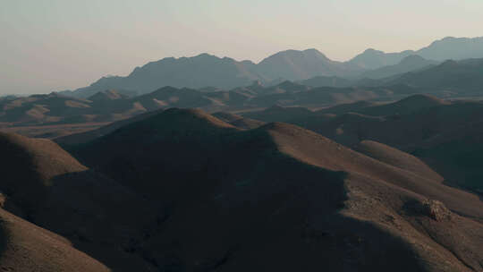 航拍甘肃西北黄土高原地貌丹霞地貌戈壁沙漠视频素材模板下载