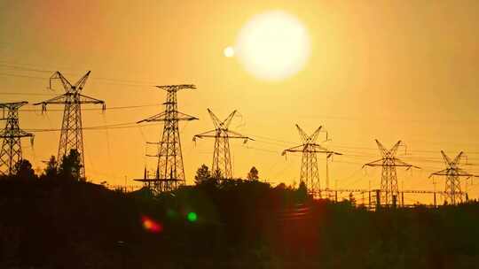 夕阳下的电塔 电力 电网