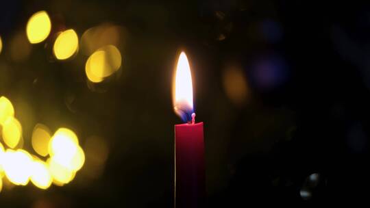 圣诞新年春节祈福祈祷 燃烧的蜡烛烛光