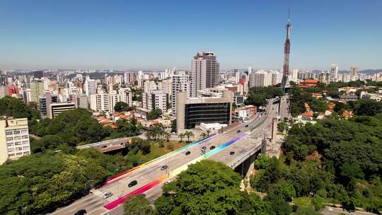 巴西圣保罗市中心的苏马雷高架桥。旅游地标。