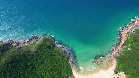 海南陵水虎岭尖岭航拍大海海岸线与绿色山脉