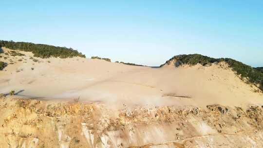 澳大利亚昆士兰彩虹海滩卡洛斯沙子不断变化的侵蚀悬崖表面