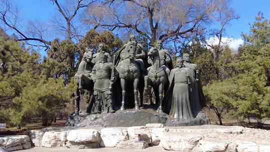 升格+降格 山西晋祠“龙兴晋阳”青铜像群