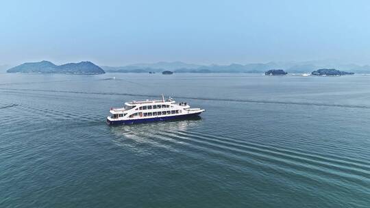 千岛湖航拍游轮千岛湖旅游