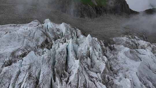 航拍四川第二高峰中山峰冰川冰塔林风光