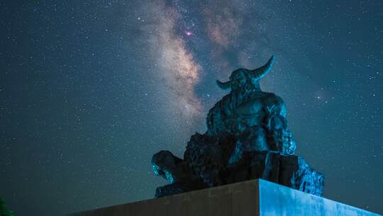 牛魔王雕塑银河星空延时