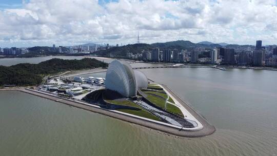 高空俯视珠海大剧院蓝天白云远处的城市视频素材模板下载