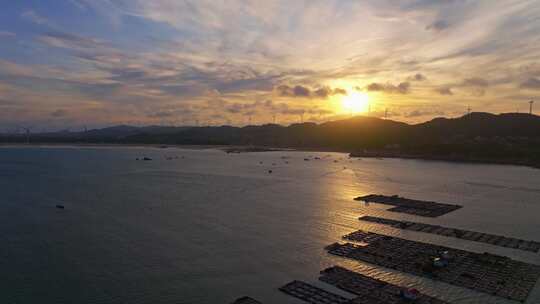 航拍平潭北部湾海上风电场夕阳火烧云鱼排