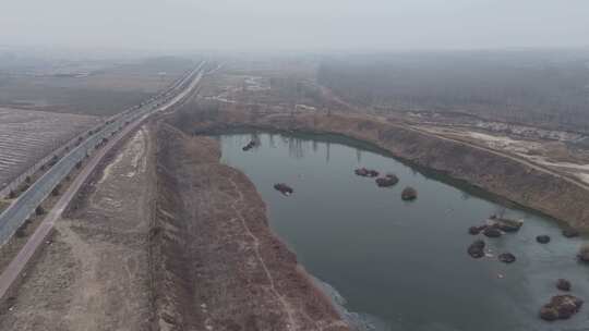 航拍 航拍磁河  公路与水域的全景鸟瞰