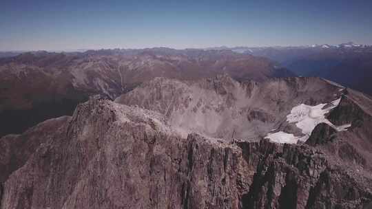 南阿尔卑斯山的布鲁斯特峰