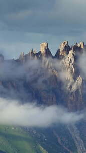 山脉岩层