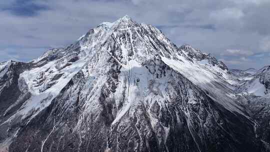 川西雅拉雪山航拍