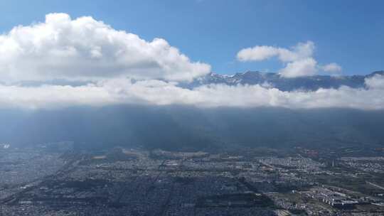 航拍大理苍山云海和雪山航拍前推