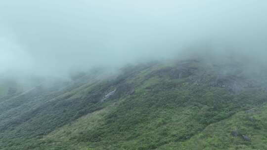 山川草原云海航拍云雾缭绕绿色山丘草地风光