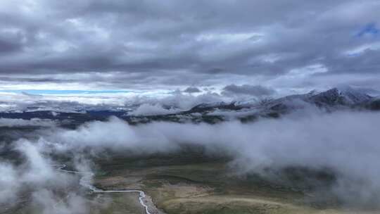 西藏云海雪山