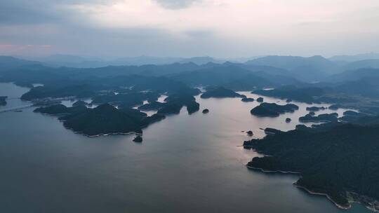 航拍杭州淳安千岛湖的山川湖景风光