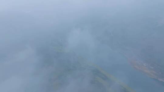 云端高空山脉风景