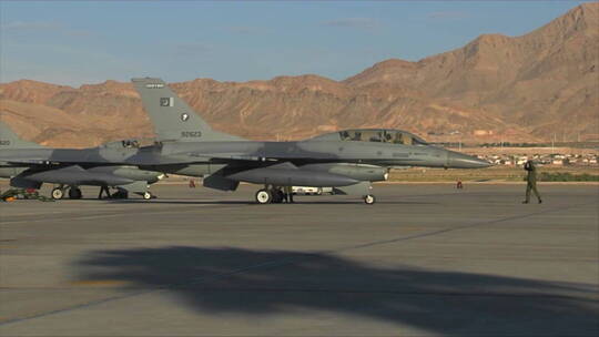 巴基斯坦空军战斗机在军事基地视频素材模板下载