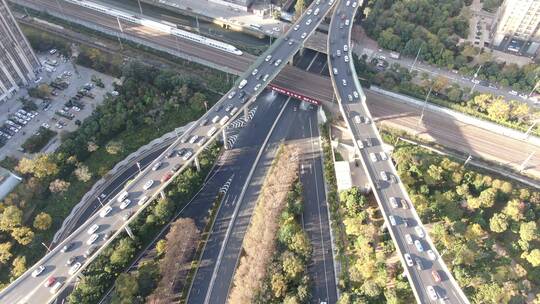 航拍城市拥堵交通车辆行驶高架桥