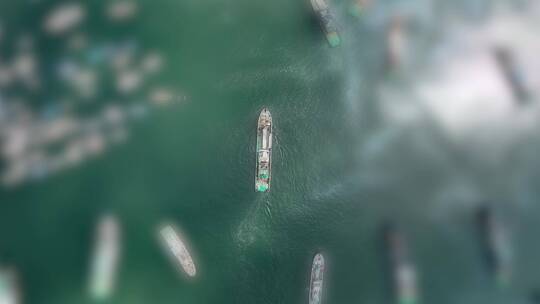 威海开海渔船驶出码头移轴
