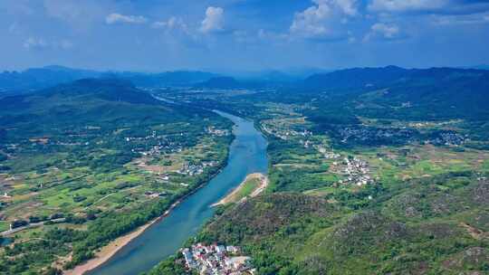 广西桂林黄牛峡漓江旅游船