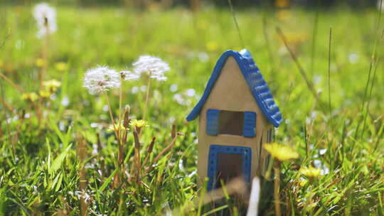 草地玩具屋代表生态家园场景