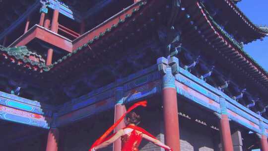 【合集】古城舞动红绸带的舞者